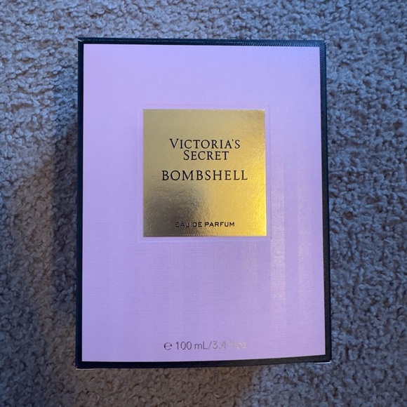 Victoria Secret Bombshell Eau De Parfum - Picture 3 of 5